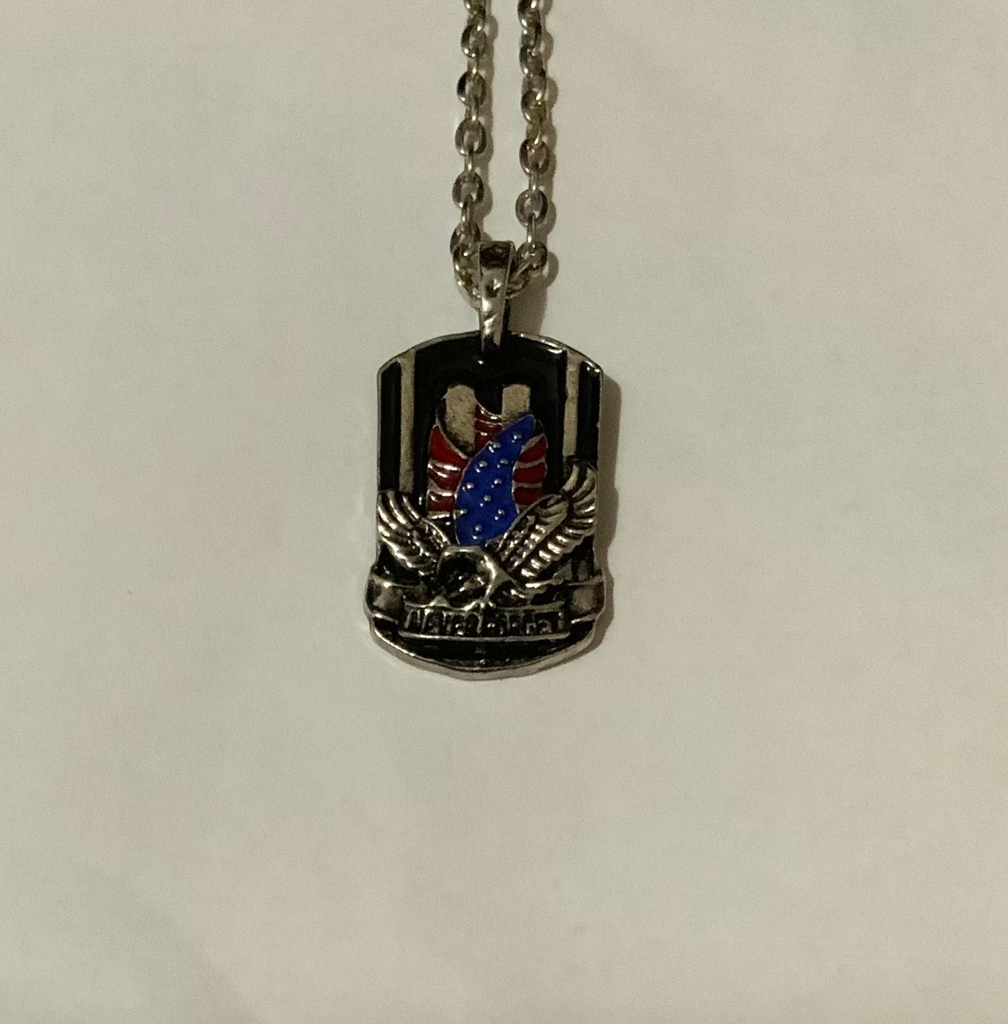 U.S twin towers pendant necklace. Stainless steel. Silver color.