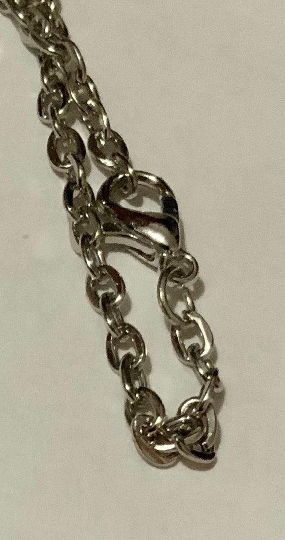 U.S twin towers pendant necklace. Stainless steel. Silver color. Chain