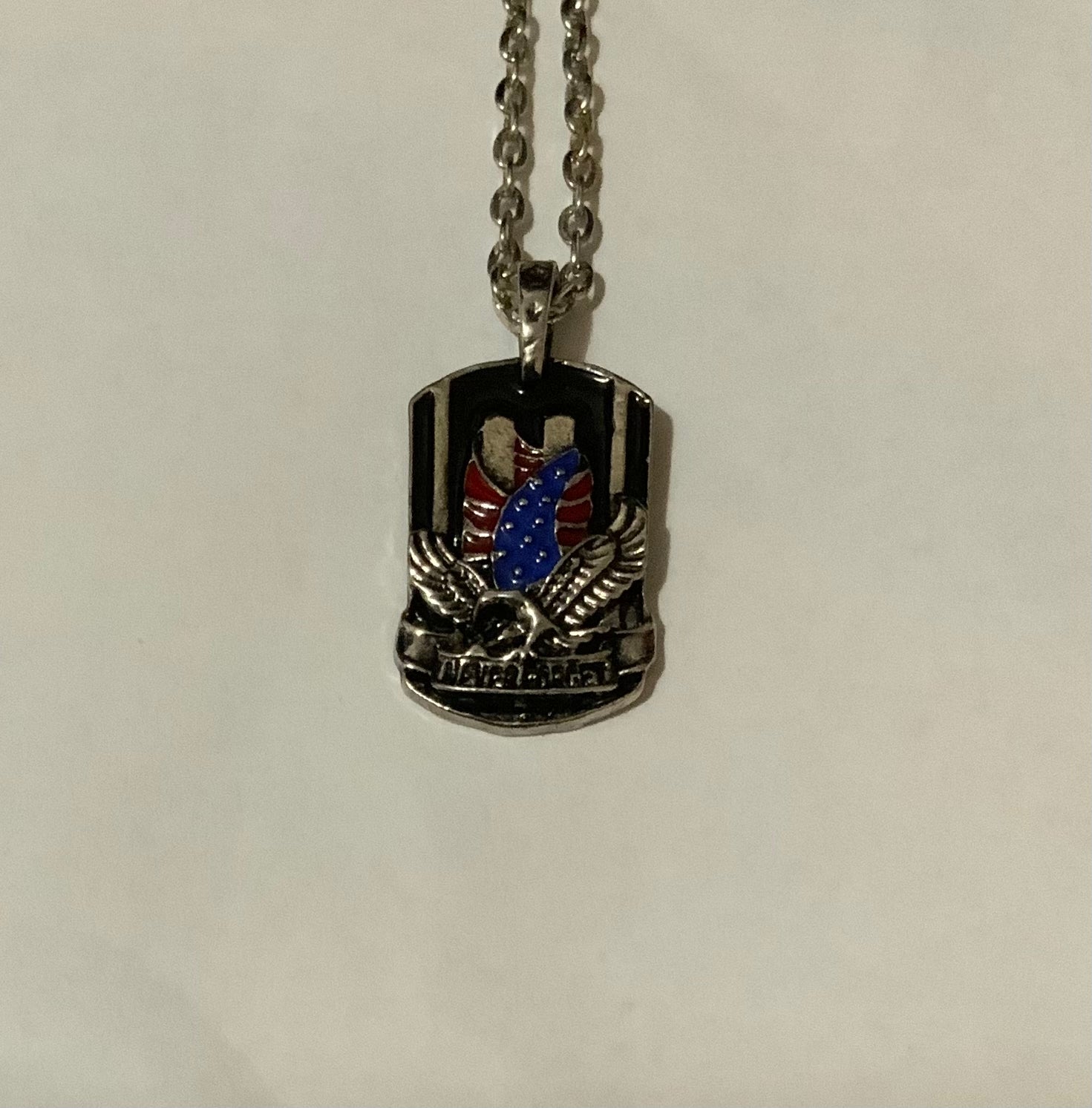 U.S twin towers pendant necklace. Stainless steel. Silver color.